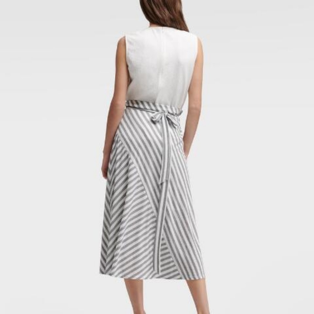 3/$30 New DKNY Skirt - Picture 2 of 2